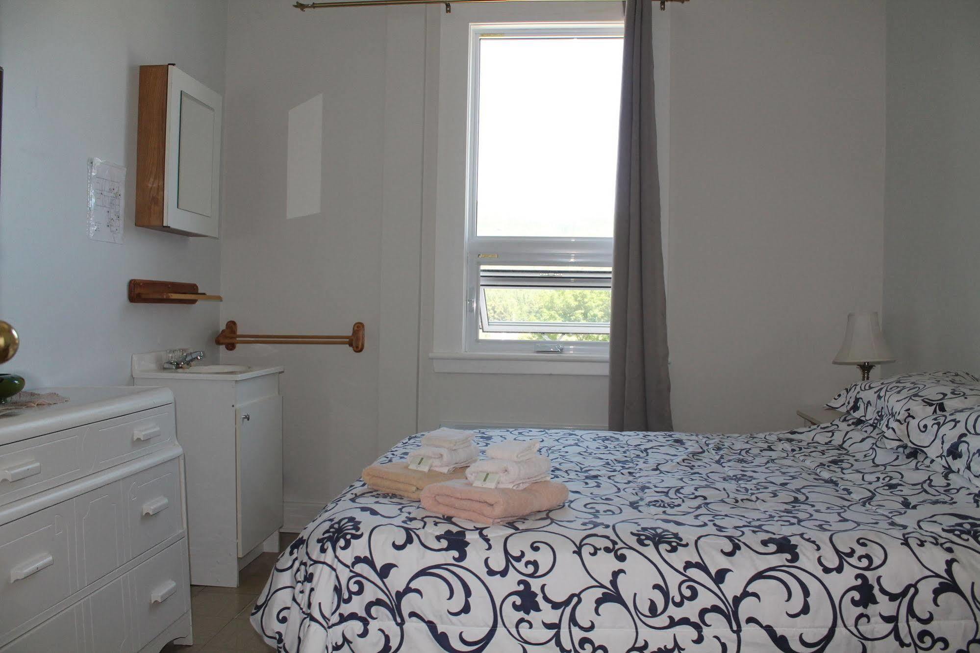 Auberge La Petite Ecole De Forillon Gaspé Zewnętrze zdjęcie
